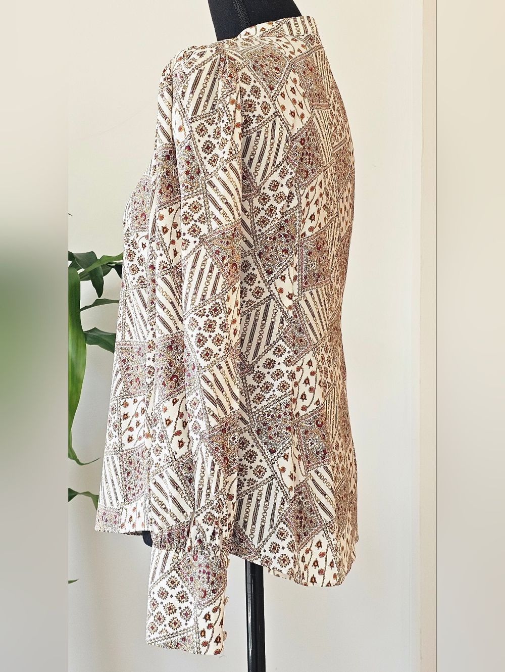 VERONICA BEARD Women's Silk Cream Printed Button-Front Long-Sleeve Shirt. Size 6 - Picture 3 of 10